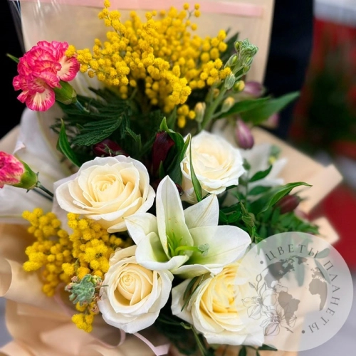 Букет из роз, гвоздик и лилий в магазине Цветы Планеты