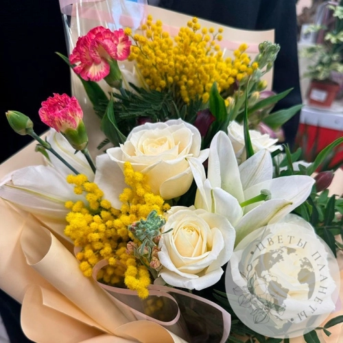 Букет из роз, гвоздик и лилий в магазине Цветы Планеты