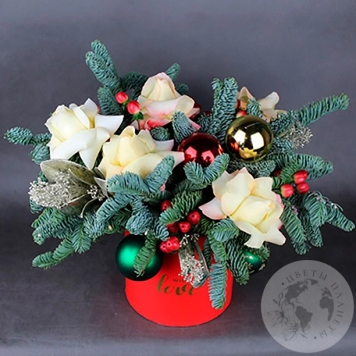 Подарки на Композиция из роз и гиперикума в коробке в магазине Цветы Планеты