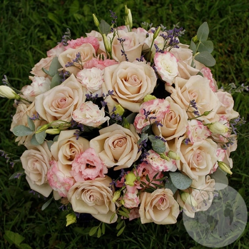 Композиция из роз в коробке "Для самой, самой" в магазине Цветы Планеты