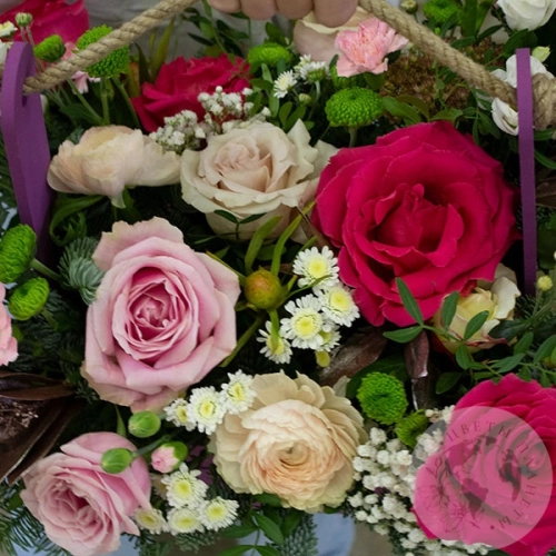 Подарки на Композиция из роз, тюльпанов и фисташки в ящике в магазине Цветы Планеты