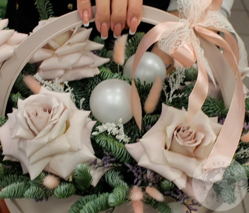 Подарки на Композиция из вывернутых роз в ящике в магазине Цветы Планеты