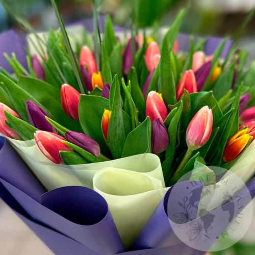 Букет из 59 тюльпанов в магазине Цветы Планеты