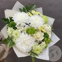 Букет из 3 белых роз, хризантем и альстромерий в магазине Цветы Планеты