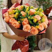 Букет из альстромерий и роз 