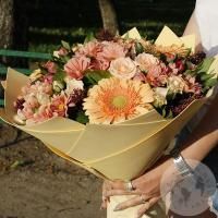 Букет из роз, гербер, хризантем и альстромерий в магазине Цветы Планеты