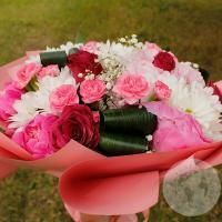Букет из роз, пионов, хризантем и гортензий