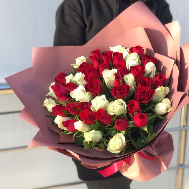 51 роза. Оригинальность и роскошь в одном букете