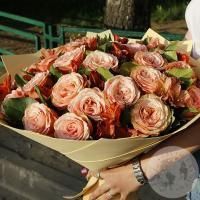 Букет роз и альстромерий 
