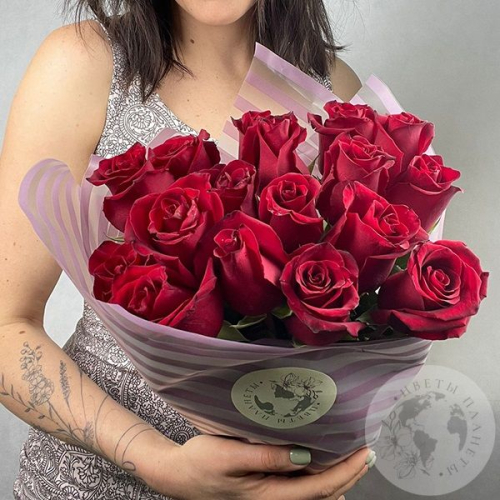 17 роз бордовых 60 см. в магазине Цветы Планеты