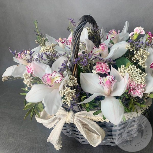 Корзина с орхидеями в магазине Цветы Планеты