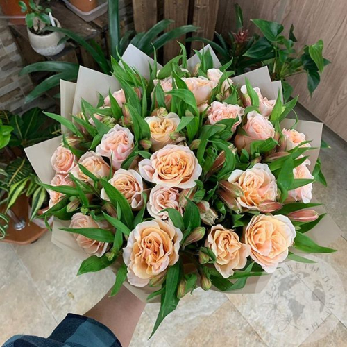 Букет из роз и альстромерий "Тебе" в магазине Цветы Планеты