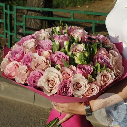 Букет из роз и альстромерий "Шикарный" в магазине Цветы Планеты