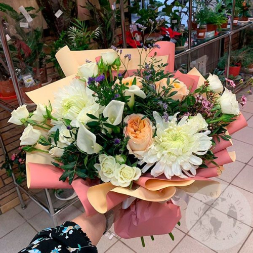 Букет из роз и хризантемы "Комплимент"