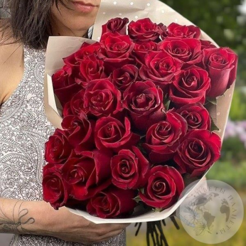 25 роз бордовых 60 см. в магазине Цветы Планеты