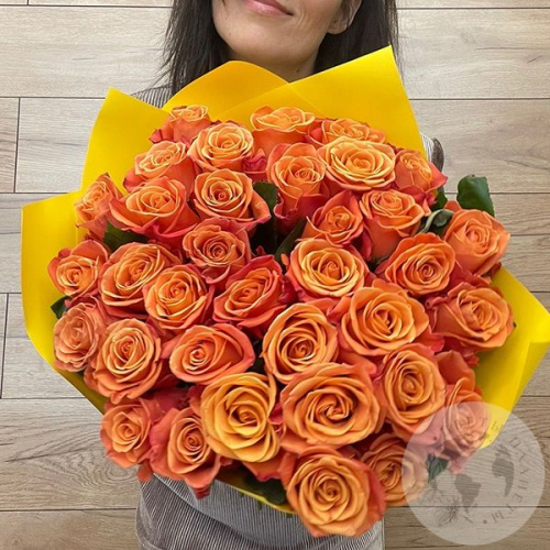 31 роза оранжевая 60 см. в магазине Цветы Планеты