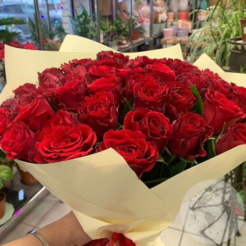 Букет из красных роз 51 шт. 40 см. в магазине Цветы Планеты