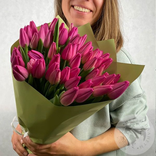 51 тюльпан малиновый в магазине Цветы Планеты
