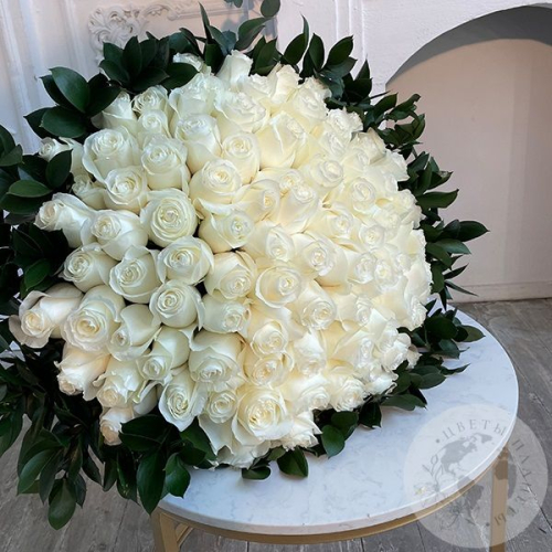 101 роза белая 70 см. в магазине Цветы Планеты