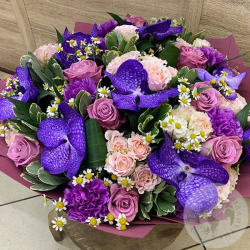 Букет из роз, танацетума, ванды "Фиолетовый"