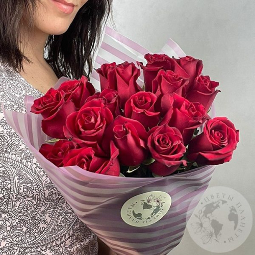 17 роз бордовых 60 см. в магазине Цветы Планеты