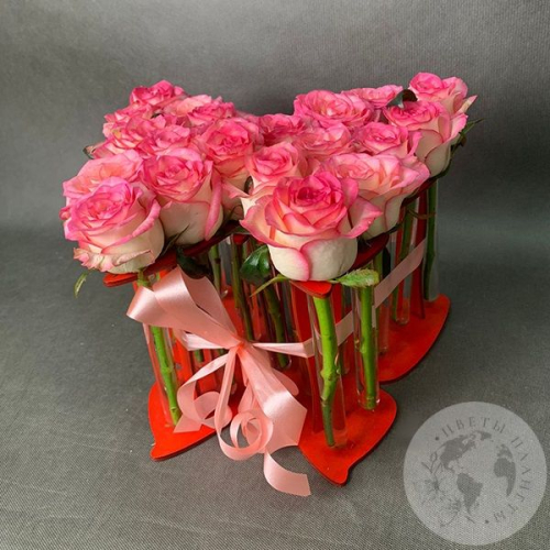 Роза кремовая в колбе 21 шт. Бабочка в магазине Цветы Планеты