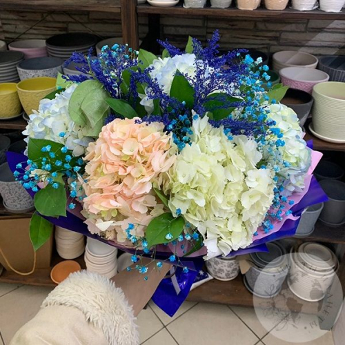 Букет с гортензией, солидаго, гипсофилой
