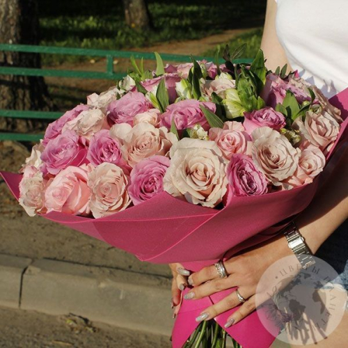 Букет из роз и альстромерий "Шикарный" в магазине Цветы Планеты