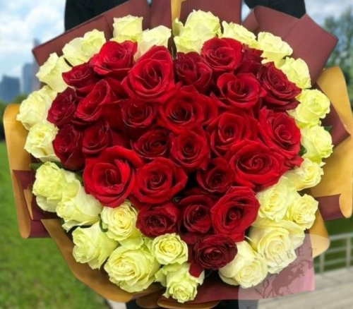 Букет из 51 эквадорской розы в магазине Цветы Планеты