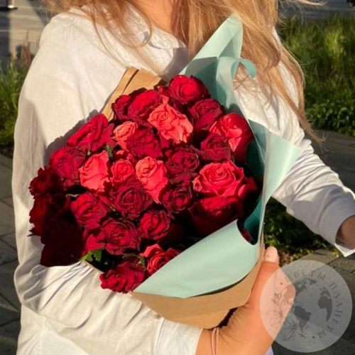 Букет из 35 красных роз 40 см. в магазине Цветы Планеты