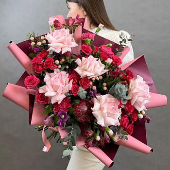 Букет из альстромерий, протеи и роз