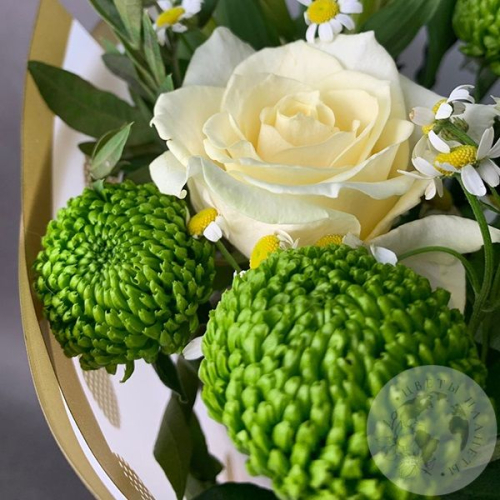 Букет из роз, альстромерий и хризантем "Зеленое чудо" в магазине Цветы Планеты