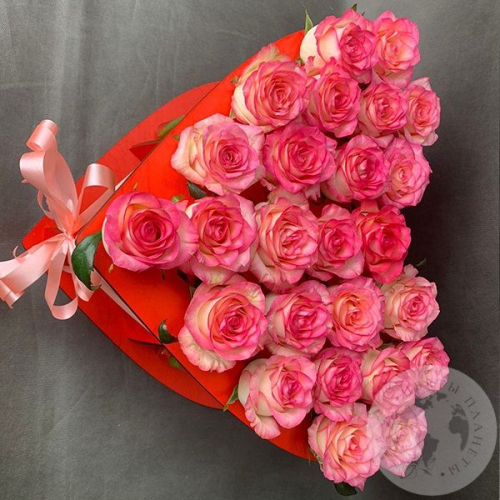 Роза белая в колбе 25 шт. "Сердце" в магазине Цветы Планеты