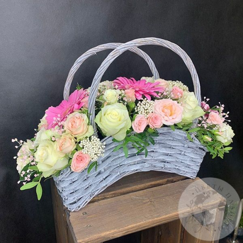 Корзина с цветами розами, герберами  "Настроение"