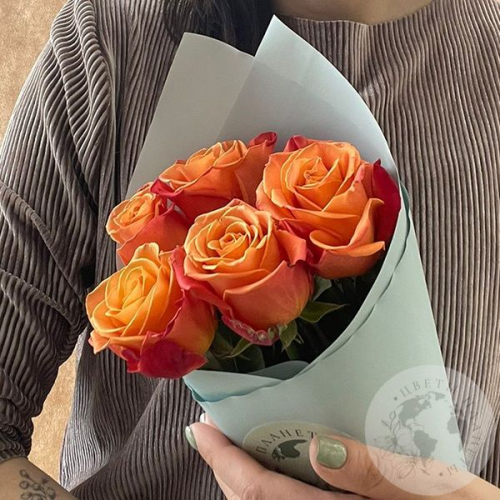 5 роз оранжевых 60 см. в магазине Цветы Планеты