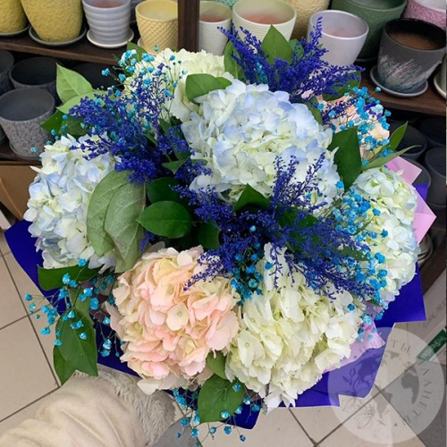 Букет с гортензией, солидаго, гипсофилой