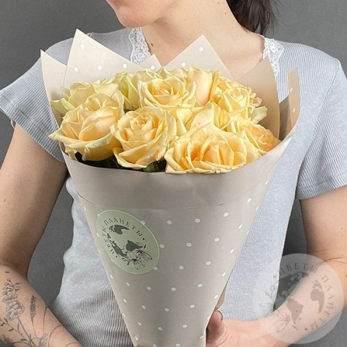 11 роз кремовых 60 см. в магазине Цветы Планеты