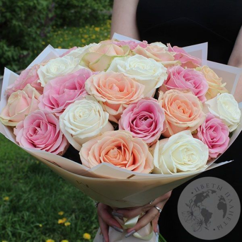 Букет из 25 роз "Океан радости" в магазине Цветы Планеты