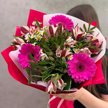 Букет с герберами и ирисом