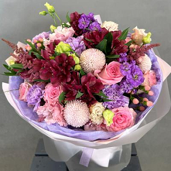 Букет из хризантем, роз, маттиолы