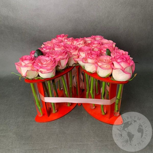 Роза кремовая в колбе 21 шт. Бабочка в магазине Цветы Планеты