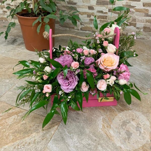 Композиция роз, гербер и гвоздики в ящике "Добрая"