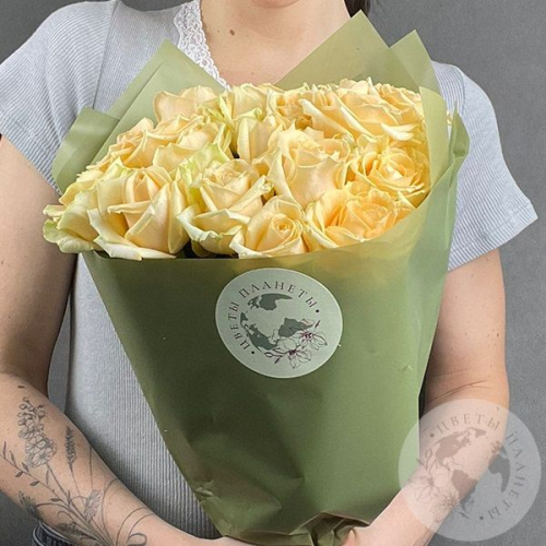 15 роз кремовых 60 см. в магазине Цветы Планеты