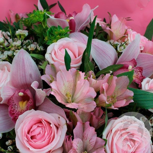 Букет из роз и альстромерий в магазине Цветы Планеты