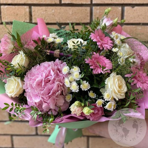 Букет из роз, гербер и гортензии "Светлое чувство"