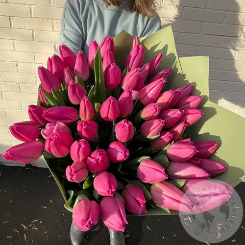 51 тюльпан малиновый в магазине Цветы Планеты
