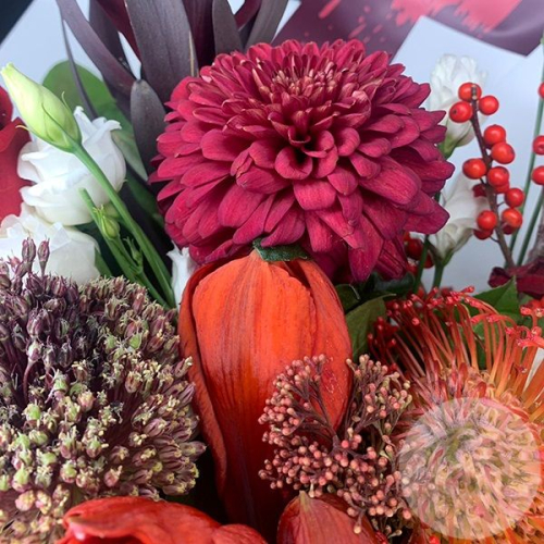 Букет из хризантем и эустомы "Яркое впечатление" в магазине Цветы Планеты