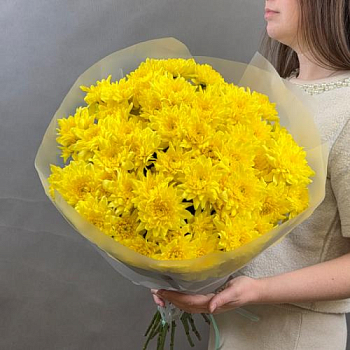 Букет из желтой кустовой хризантемы