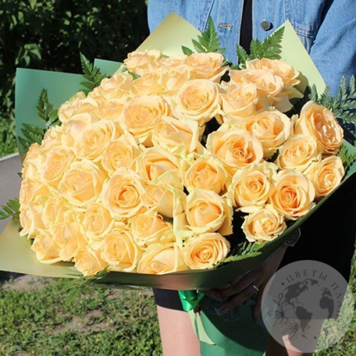 Букет из 51 розы "Летний полдень" в магазине Цветы Планеты
