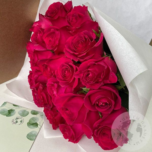 25 роз красных 60 см. в магазине Цветы Планеты